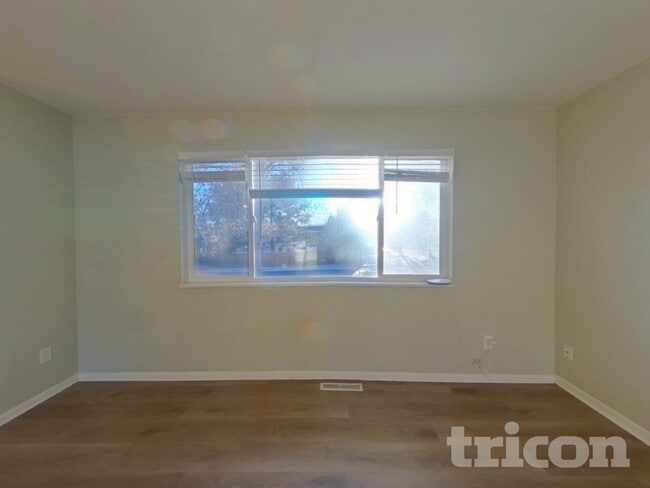 Photo - 4985 Montebello Dr