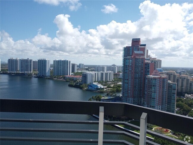 Building Photo - 3530 Mystic Pointe Dr Unit 2902 Rental