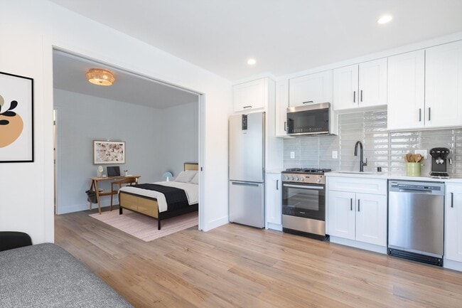 Photo - 459 Van Ness