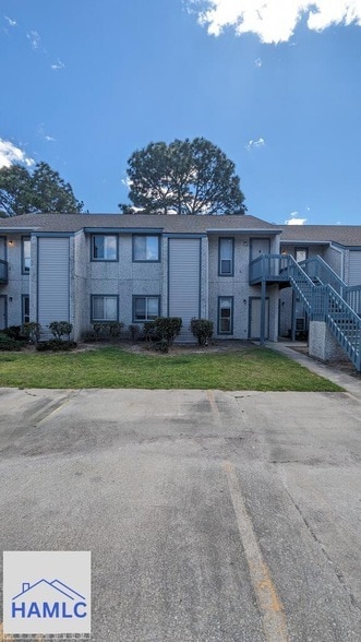 Building Photo - 910 Brett Dr