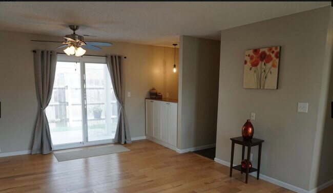 living Room - 34 Coventry Ln Unit 6