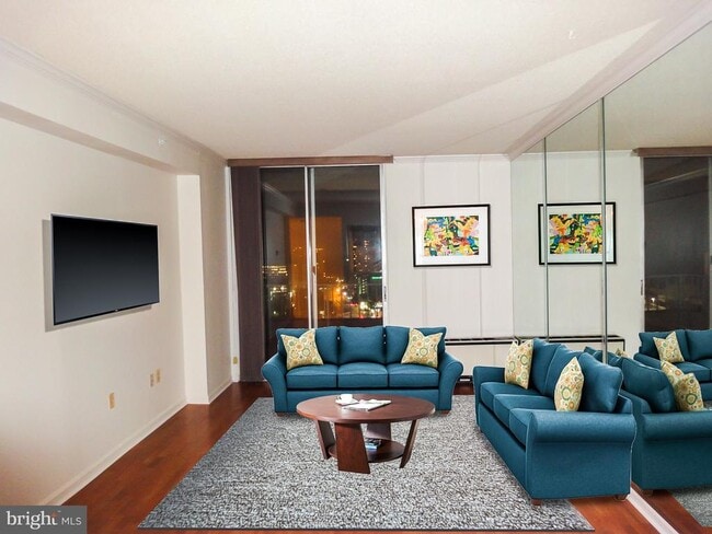 Building Photo - 28 Allegheny Ave Unit 2008