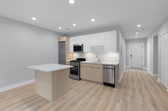 Photo - 1548 W Juneway Terrace Unit 3A