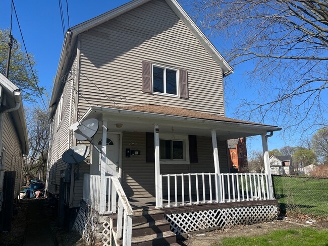 Photo - 328 W 17th St