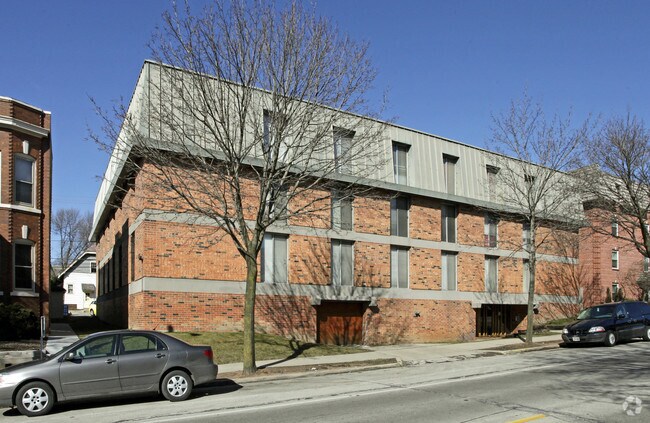 Photo - 3055 Oakland