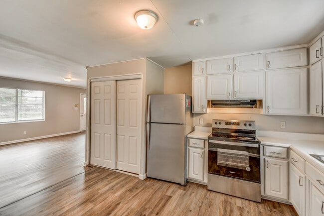 Photo - 1010 26th Ave N