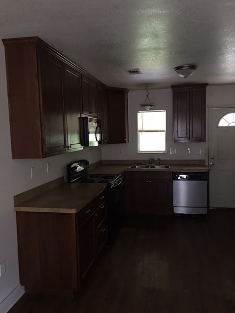 Photo - SMITHVILLE - COZY 2 BEDROOM 1 BATH HOME!!