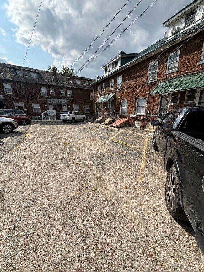 289-295 E 18th