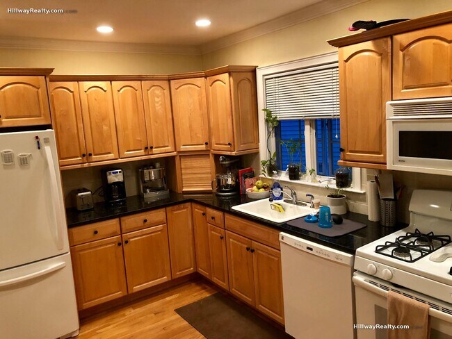 Photo - 89 Perthshire Rd Townhome