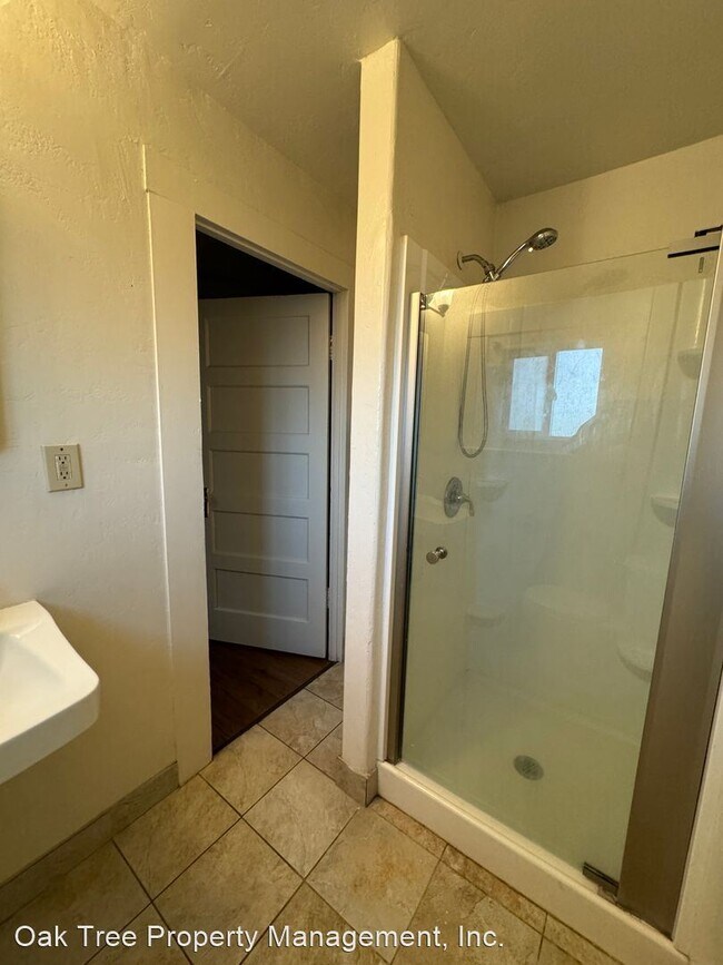 2 br, 1 bath House 7370 S. Villa Avenue Rental House Rental in