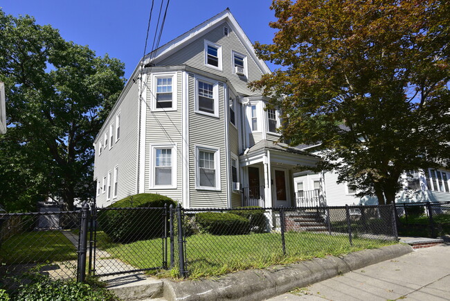 Building Photo - 43 Oakridge St Unit 2