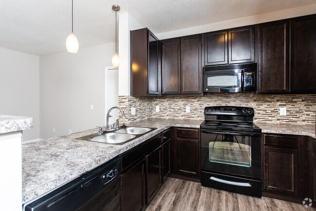 1BR, 1BA - 720 SF - Suite H - Hudson Square Apartments