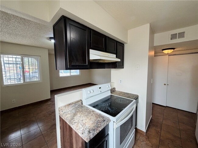 Photo - 2420 Ellis St