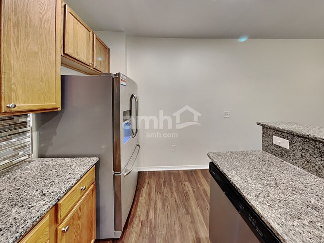 Photo - 215 Waterlemon Way