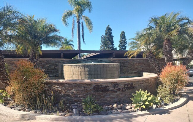 Building Photo - Villa La Jolla Condo in the Heart of it All!