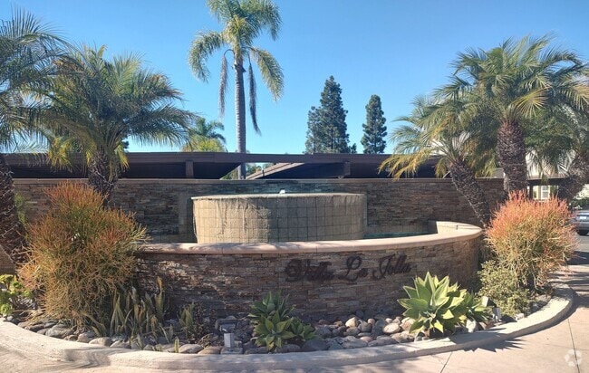 Building Photo - Villa La Jolla Condo in the Heart of it All!
