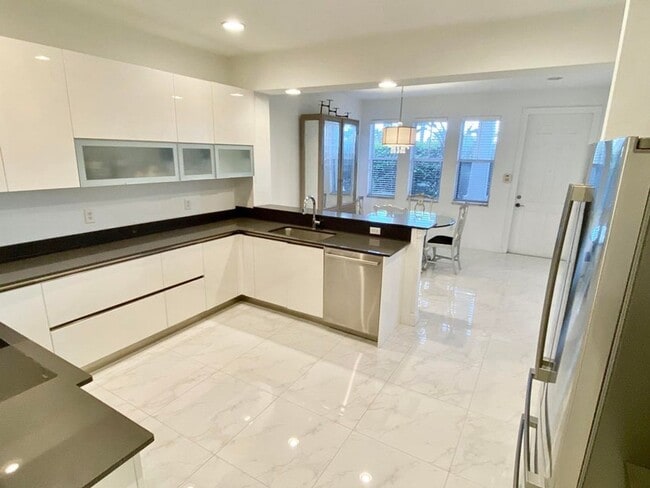 Photo - 850 Millbrae Ct