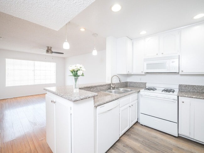 Photo - 5050 Klump Ave