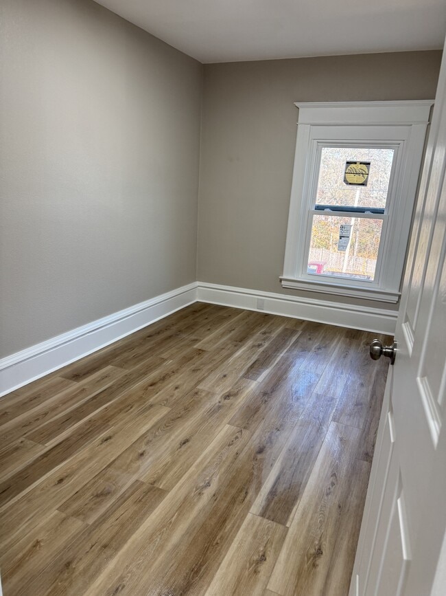 Photo - 724 Napoleon St