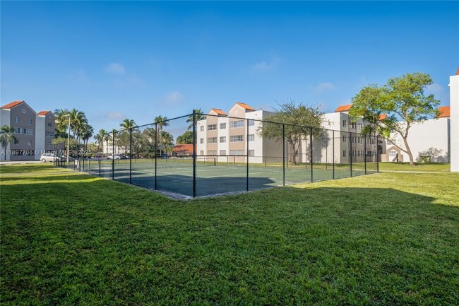 Photo - 6065 NW 186th St Unidad 306