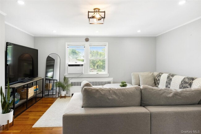 Photo - 851 Brook St