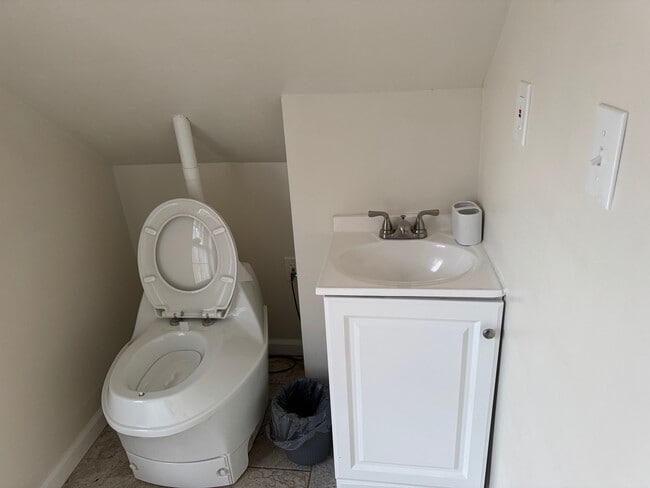 Photo - 2470 Crow Valley Rd NW