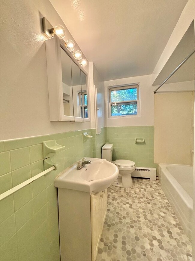 Photo - 3729-3731 Oakland - UNIT 6 Unidad 6