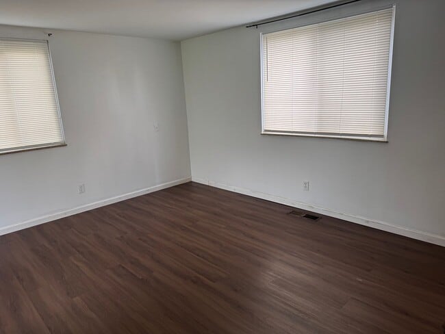 Photo - 4942-4944 Beacon Hill Rd Unit 4942 Beacon Hill Rd