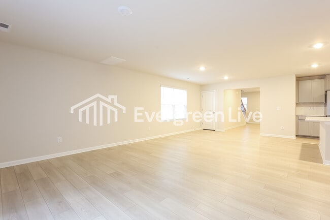 Photo - 4014 Rustling Grass Trl