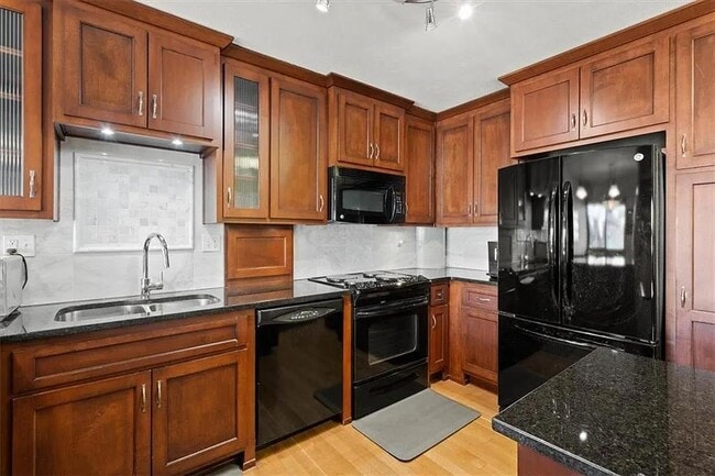 Photo - 803 W 48th St