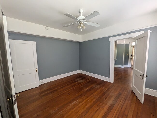 Photo - 146 W 6th St