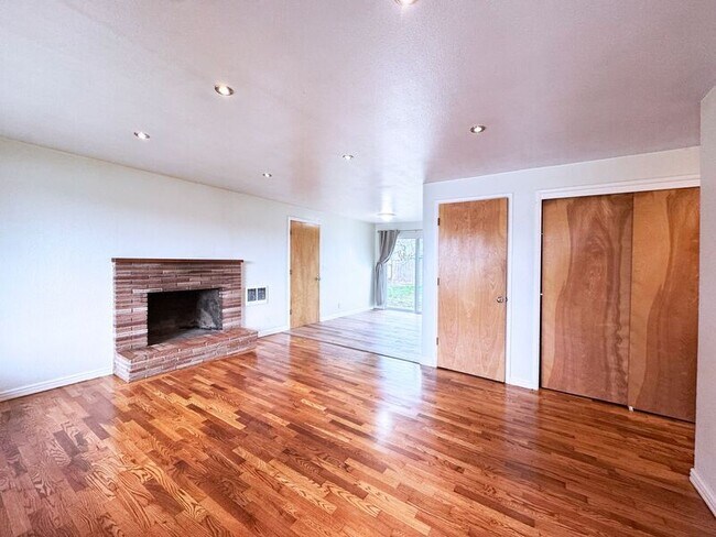 Photo - 1161 N Park Ave