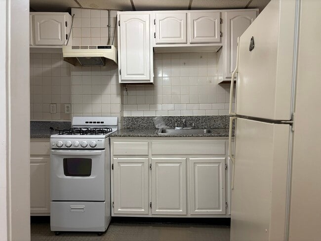 Building Photo - 53 Archdale Rd Unit 53