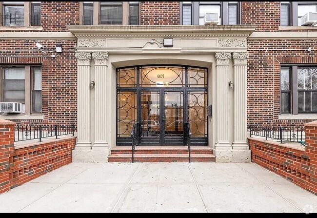 Building Photo - 601 Crown St Unit D5 Rental