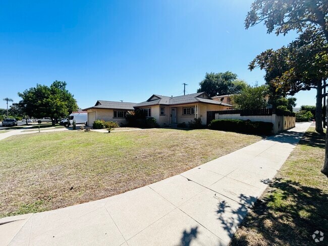 Building Photo - 10153 Gloria Ave Rental