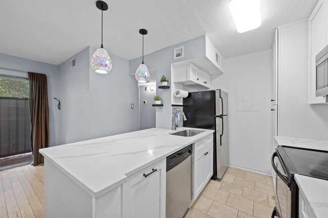 Building Photo - 3204 Menchaca Rd Unit 405 Rental