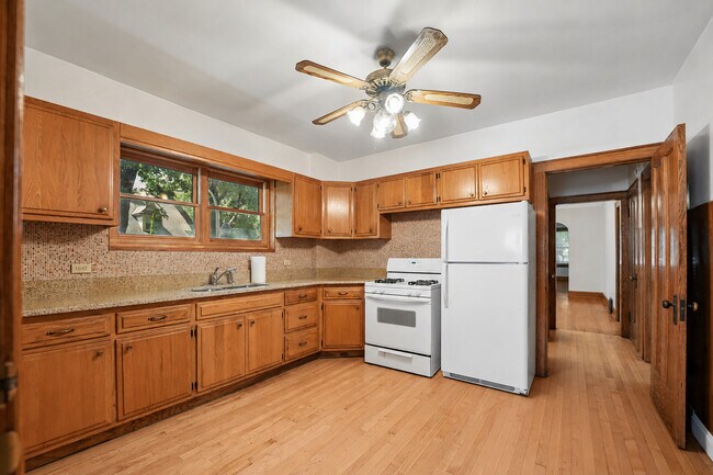 Photo - 3801 N Lawndale Ave Unit 1