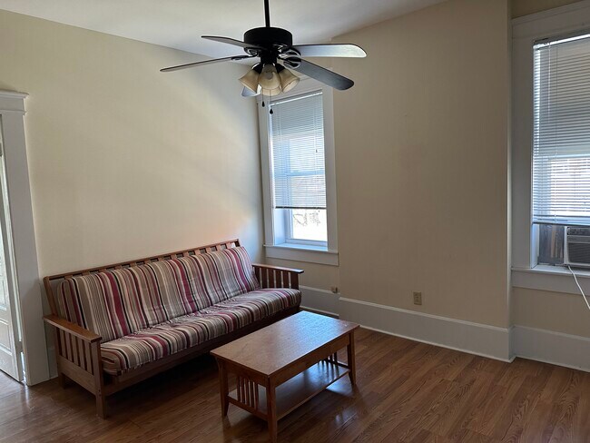 Photo - 331 Ludlow Ave Unit 4