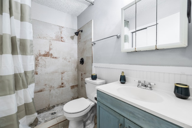 Photo - 160 Grand Blvd