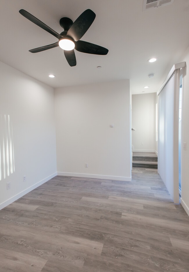 Photo - 1964 E Don Carlos Ave