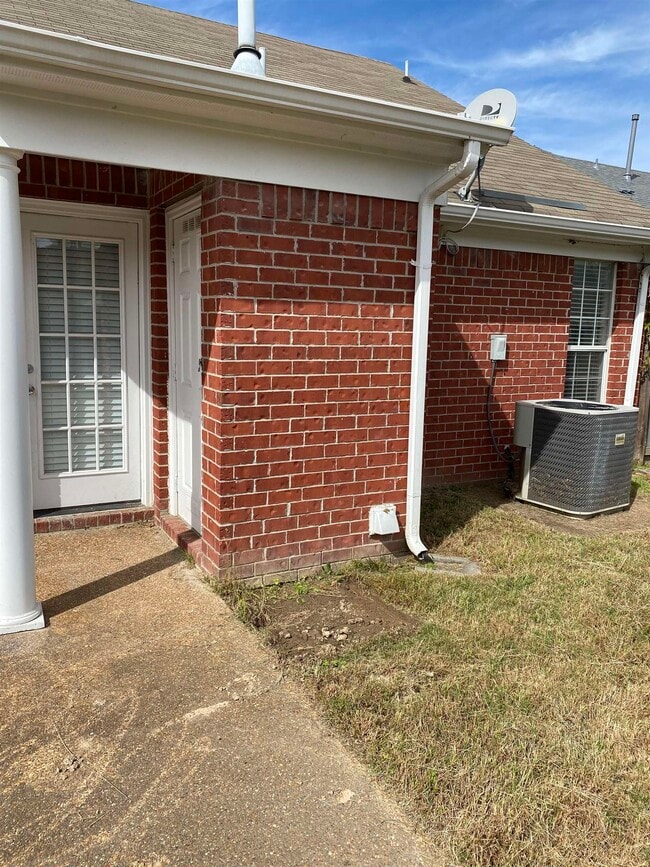 Photo - 2532 Boxford Ln