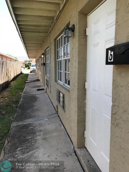 Photo - 724 Truman St