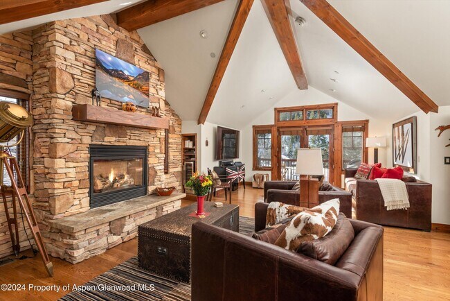 Photo - 503 W Main St Unit B202