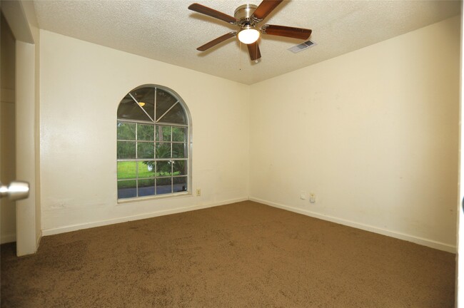 Photo - 1131 Gifford Rd
