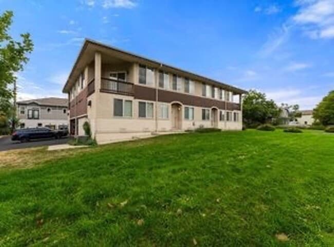 Building Photo - Coming Soon! Spacious West Denver Townhome in Prime Location!