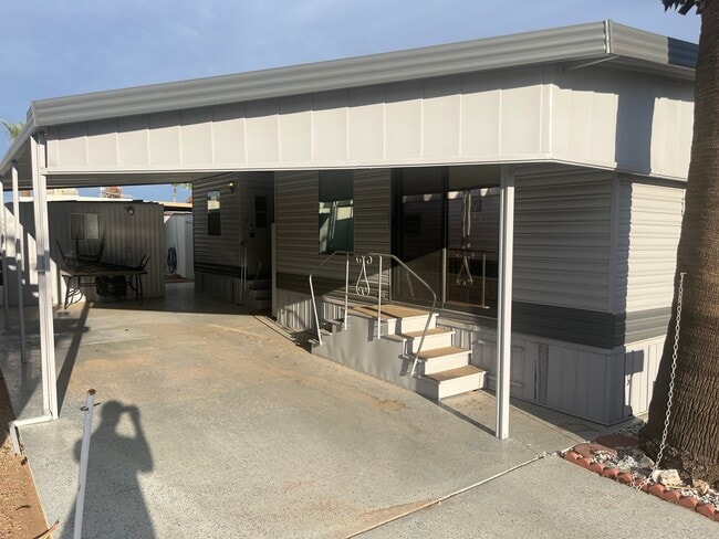 Photo - 303 N Lindsay Rd