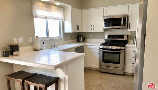 Photo - 10239 White Oak Ave