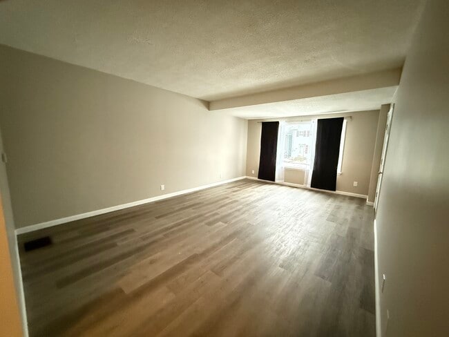 Photo - 380 Falconer St. Unit Lower