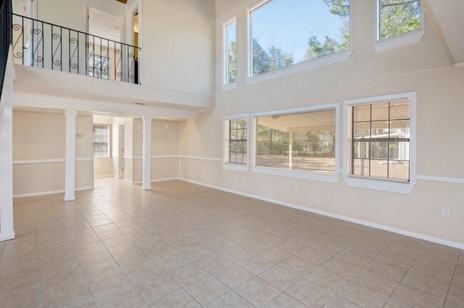 Photo - 770 Lakeview Dr