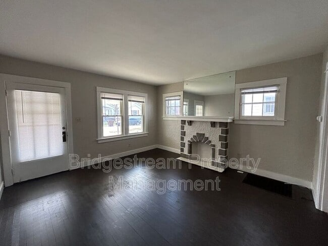 Photo - 37 W Melford Ave